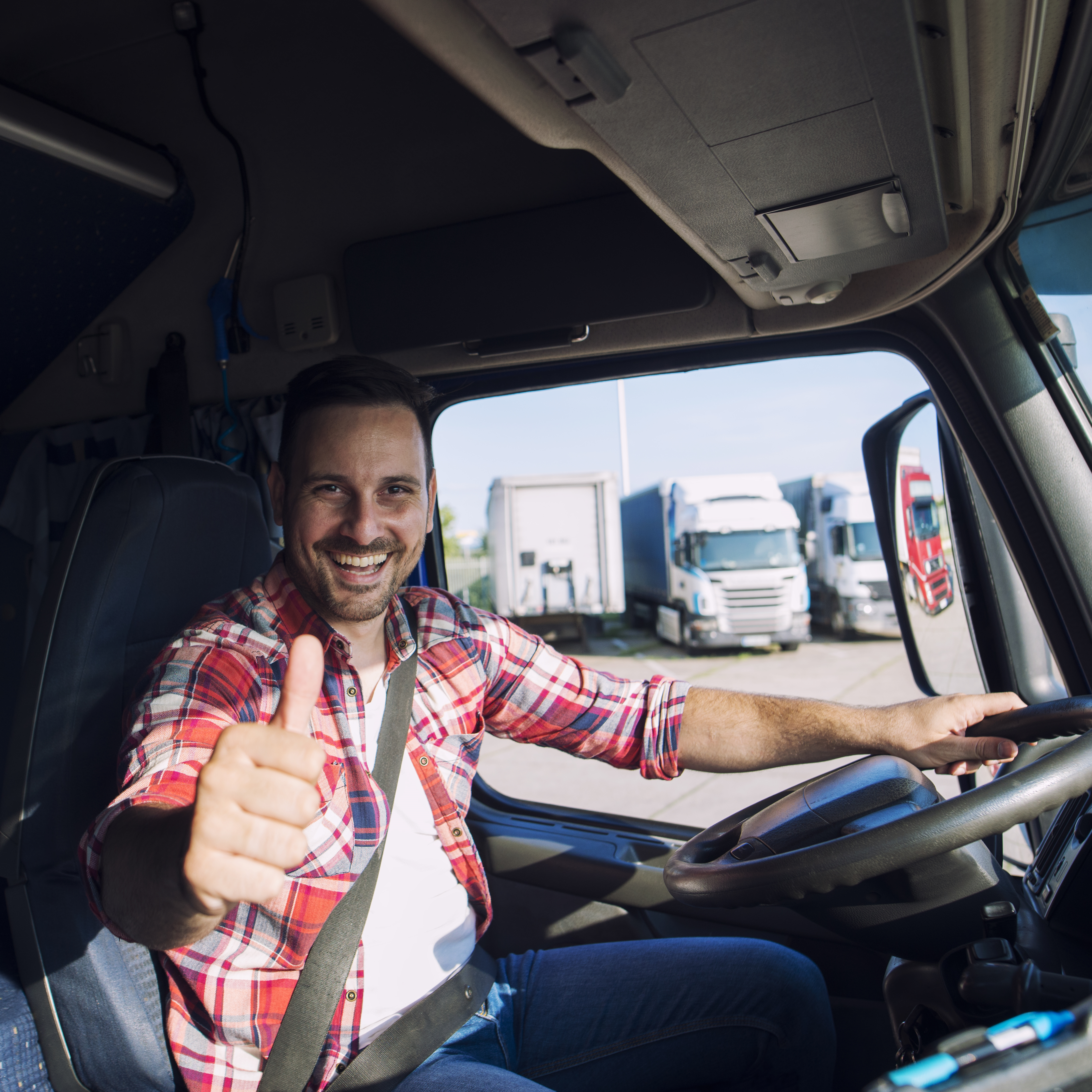 Portrait-Chauffeur-Camion-Motive-Professionnel-Tachygraphe-Camion-Cabine